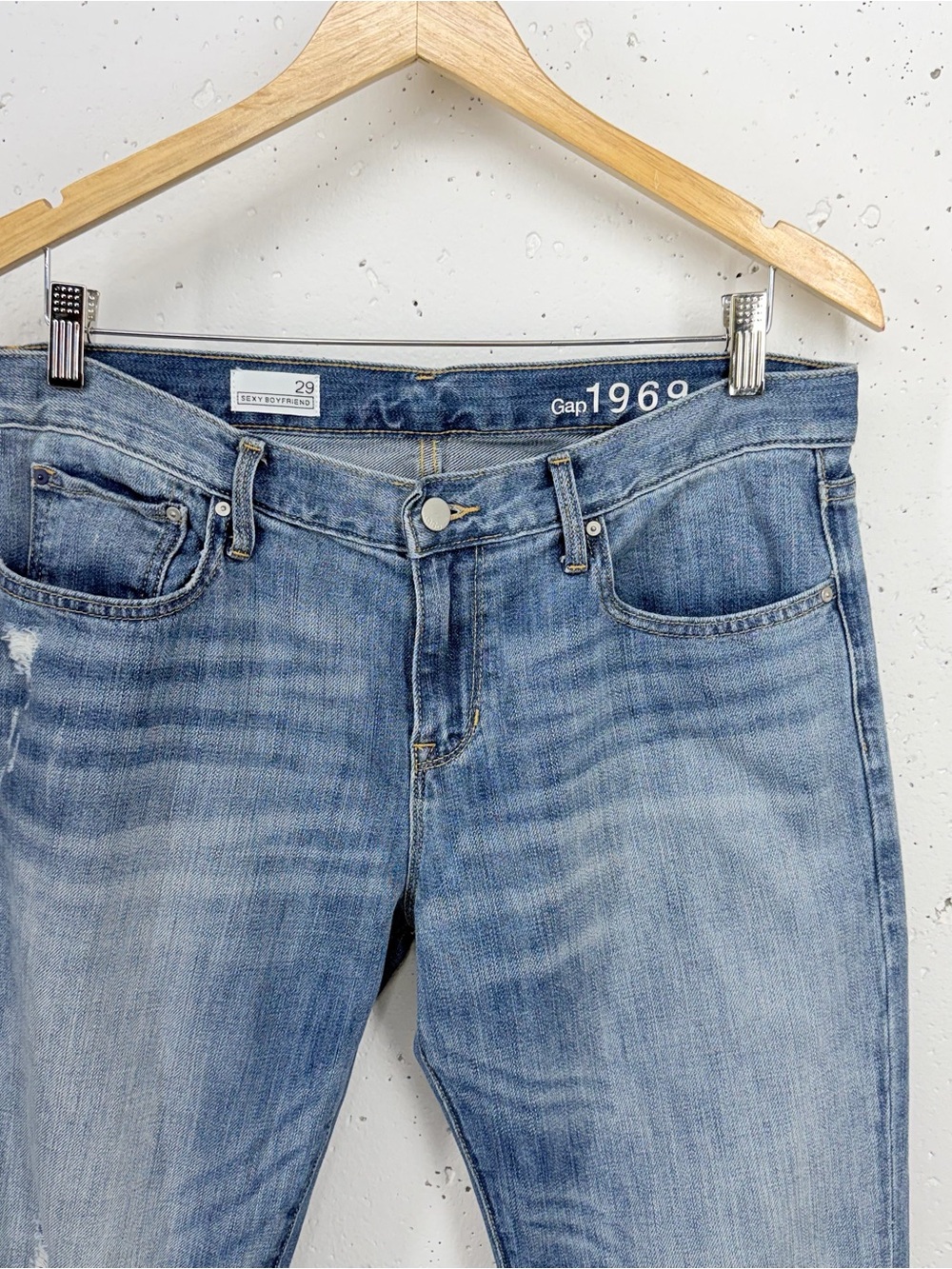 GAP Women’s Size 29 Sexy Boyfriend Durham Wash Distressed Ankle Crop Jeans - Picture 4 of 13